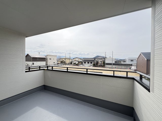橿原市曽我町７期のバルコニー|雨の日も安心インナーバルコニー