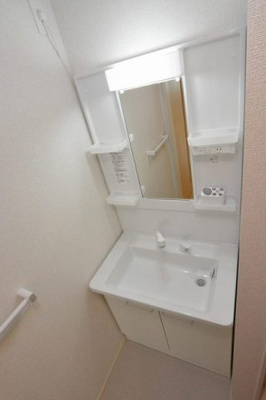 【洗面所】 | カサブランカⅠ | スペースが確保できる洗面所です