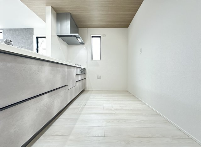 【外観】 | 富士見市水谷東3丁目　新築一戸建住宅　全1棟　(志木本店) | 現地（2025年9月18日）撮影／角地に誕生する新しい住まい。2025年12月完成予定