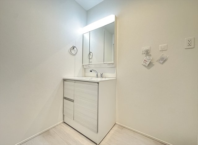 【外観】 | 富士見市水谷東3丁目　新築一戸建住宅　全1棟　(志木本店) | 現地（2025年9月18日）撮影／建築中の現場。敷地93.54㎡、2025年12月完成予定