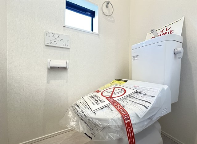 【外観】 | 富士見市水谷東3丁目　新築一戸建住宅　全1棟　(志木本店) | 現地（2025年9月18日）撮影／ゆとりある前面道路6ｍ×4ｍ、角地の新築戸建て