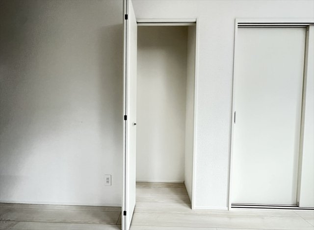 【前面道路含む現地写真】 | 富士見市水谷東3丁目　新築一戸建住宅　全1棟　(志木本店) | 現地（2025年9月18日）撮影／前面道路6ｍ×4ｍの好立地、完成に向けて工事進行中