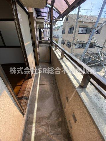 日下町5丁目中古戸建のバルコニー|陽当たり良好のバルコニーで洗濯物が乾きやすいです♪