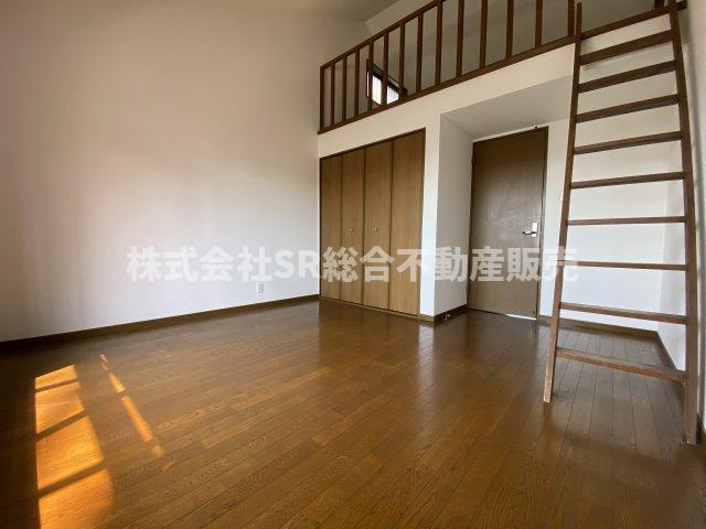 日下町5丁目中古戸建の子供部屋|ロフトもあり、明るくて子供部屋にピッタリのお部屋です！