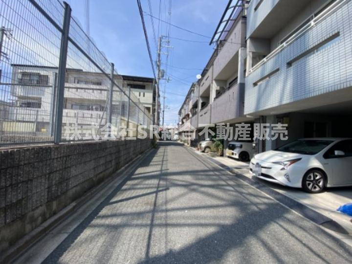 日下町5丁目中古戸建の前面道路含む現地写真|前面道路含む現地写真です
