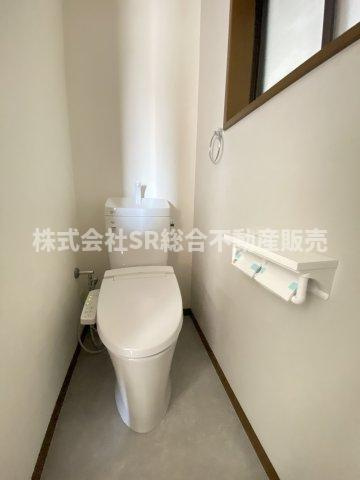 日下町5丁目中古戸建のトイレ|温水洗浄便座もございます♪