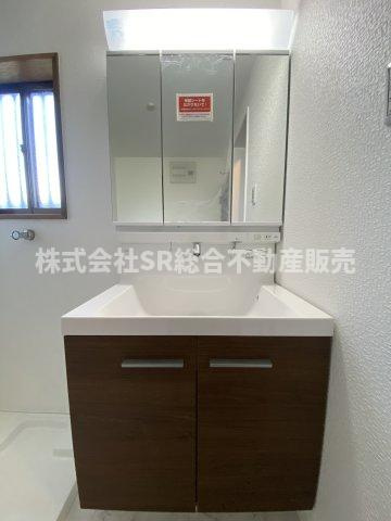 日下町5丁目中古戸建の独立洗面台|朝の身支度には欠かせない独立洗面化粧台