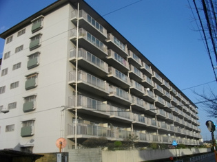 ローレルハイツ宝塚1号棟の外観