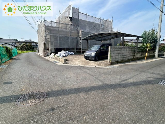 ひたちなか市高野　中古戸建の前面道路含む現地写真|角地で車の出し入れもラクラクです(^^)/
