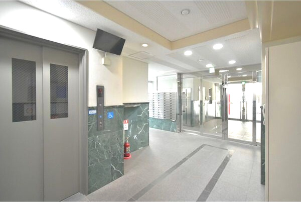 アーデン新大阪のロビー