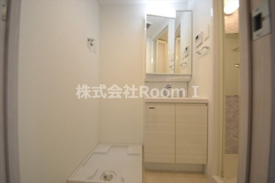 【洗面所】 | S-RESIDENCE堺筋本町Deux | 明るい洗面所です