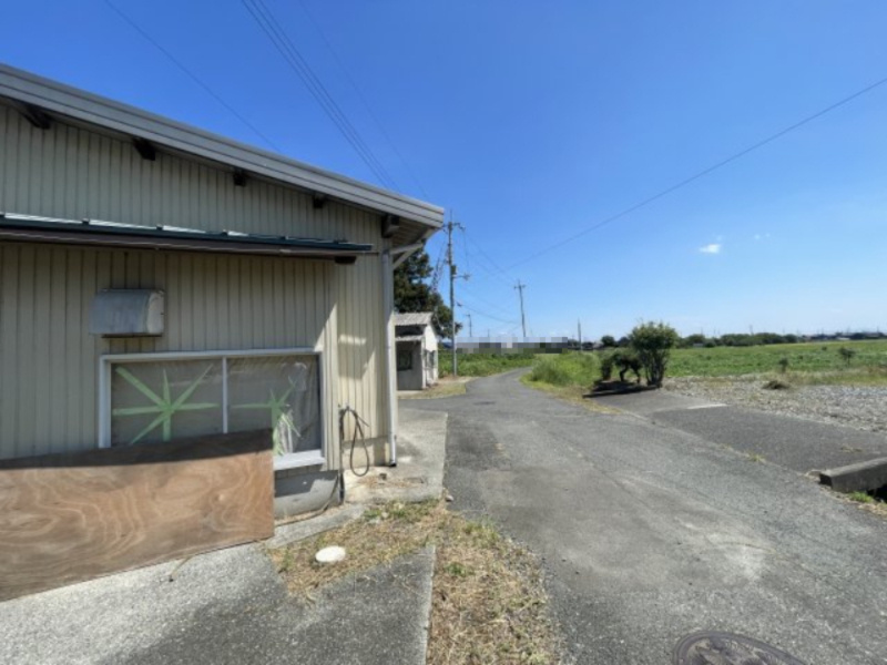 高島市安曇川町常磐木中古戸建の前面道路含む現地写真