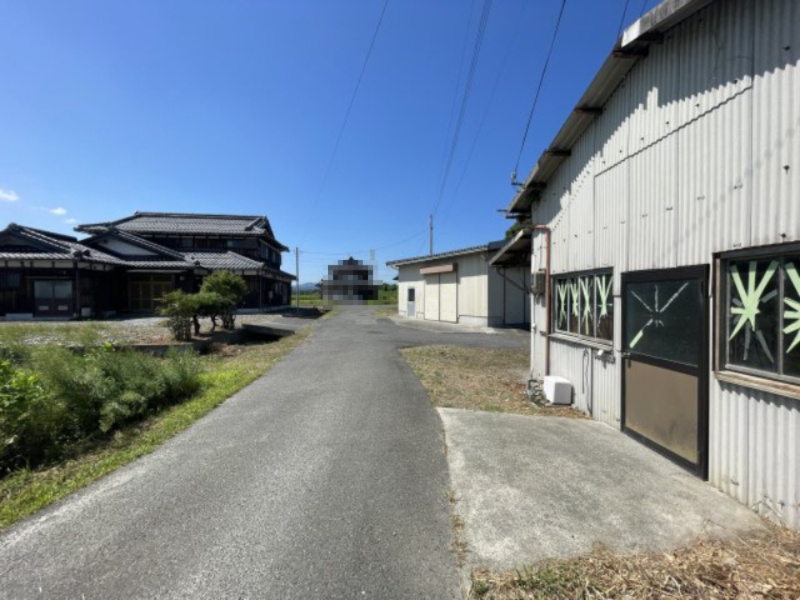 高島市安曇川町常磐木中古戸建の前面道路含む現地写真