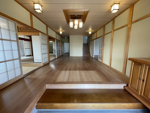 高島市安曇川町常磐木中古戸建の玄関