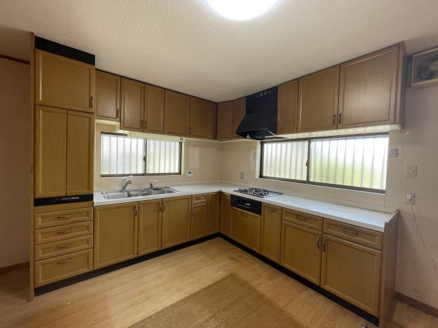 高島市安曇川町常磐木中古戸建のキッチン