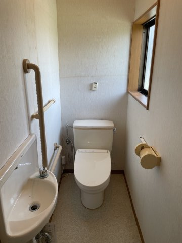 高島市安曇川町常磐木中古戸建のトイレ