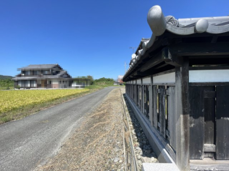 高島市安曇川町常磐木中古戸建の前面道路含む現地写真