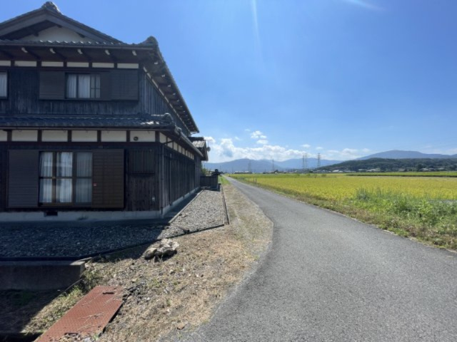 高島市安曇川町常磐木中古戸建の前面道路含む現地写真