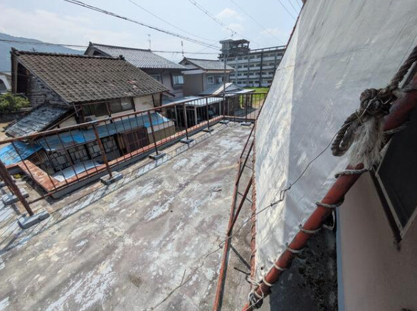 勝山市元町３丁目　中古戸建のバルコニー
