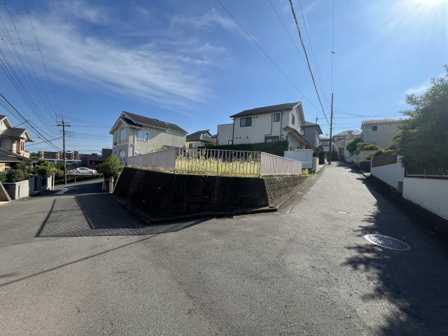 青葉区松風台3期売地【建築条件なし】の外観|北東角地です