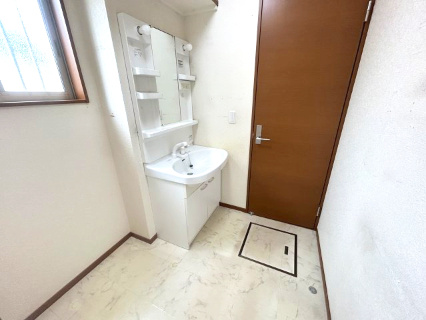 東松山市高坂６丁目　中古戸建の独立洗面台