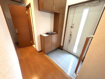 東松山市高坂６丁目　中古戸建の玄関