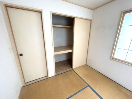 東松山市高坂６丁目　中古戸建の収納|１階 和室（６帖）押入
