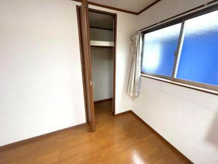 東松山市高坂６丁目　中古戸建の収納|２階 北側洋室（６帖）クローゼット
