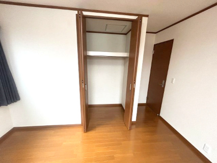 東松山市高坂６丁目　中古戸建の収納|２階 洋室（６.５帖）クローゼット