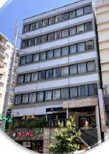 山水林ビルの外観