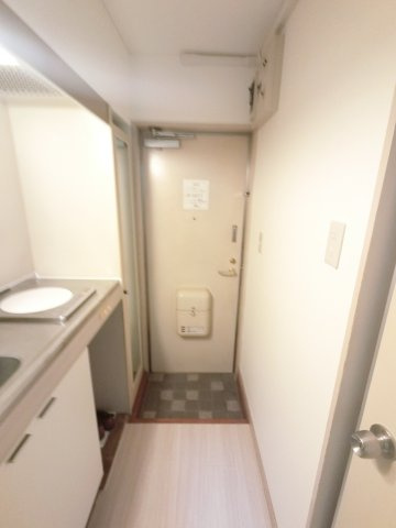 ジュネパレス市川第２４－Ａの玄関