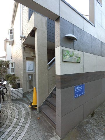 ジュネパレス市川第２４－Ａのエントランス
