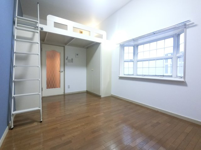 ジュネパレス市川第２４－Ａの居間・リビング