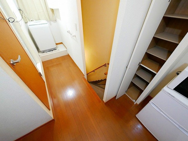 レオパレス悠の内装|明るい色調の室内です