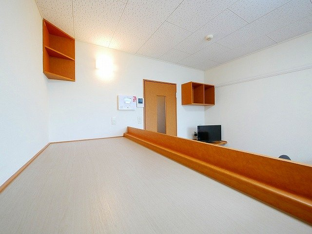 レオパレス悠の寝室|広くて明るい寝室