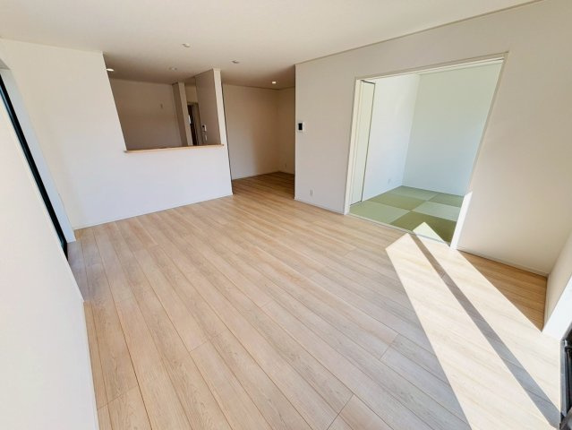 クレイドルガーデン／南区並建町第３／１号棟の居間・リビング