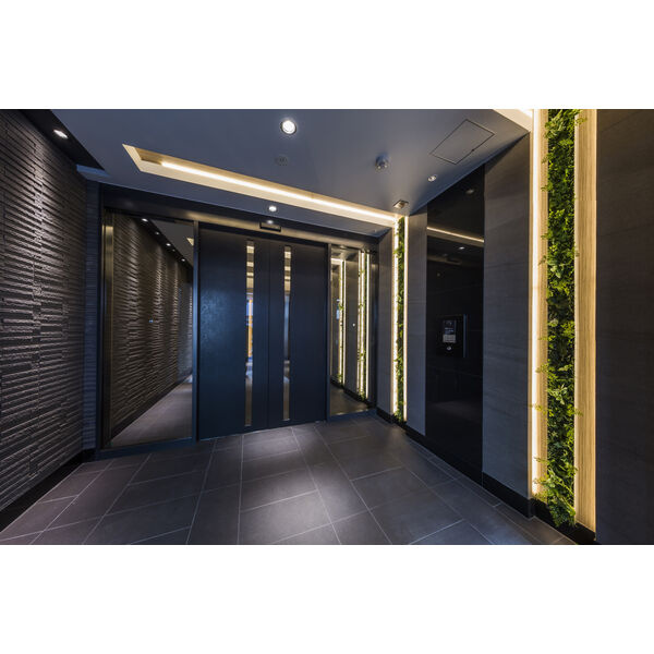 S-RESIDENCE堀田駅前のエントランス