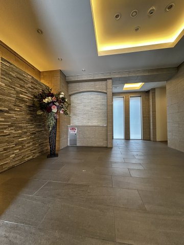 フォレスト西九条のエントランス