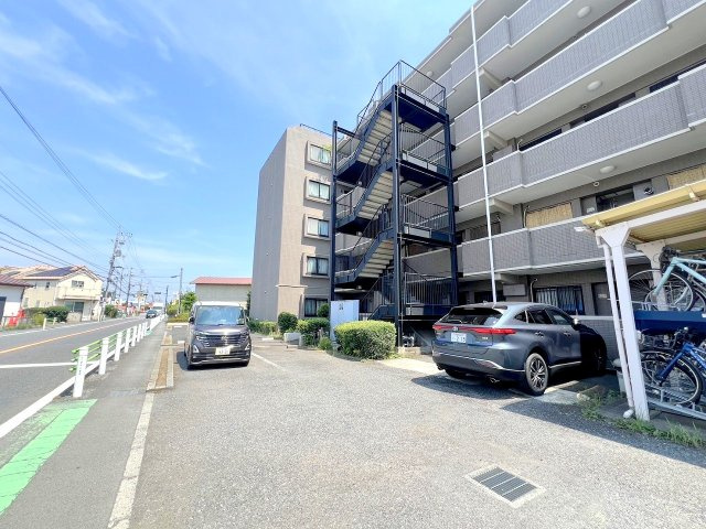 カザベーラ西武立川の駐車場