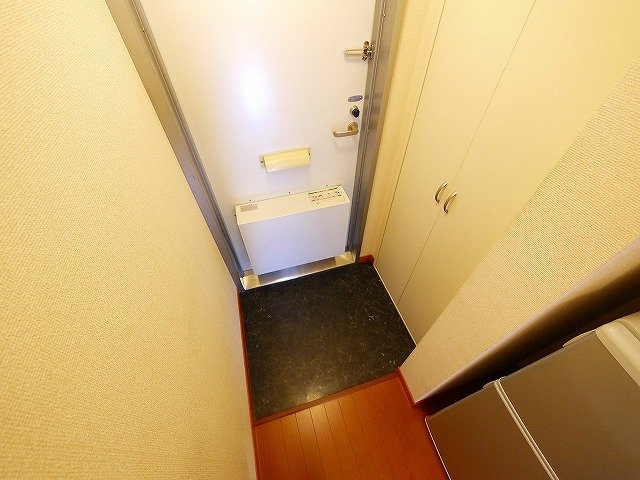 レオパレス富堂の玄関|コンパクトで使いやすい洗面スペースです