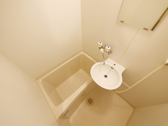 レオパレス富堂の浴室|ゆったり過ごせるお風呂です