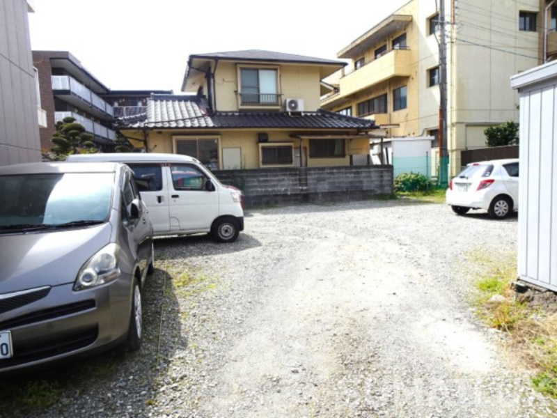 熊本市中央区弥生町のアパートの駐車場