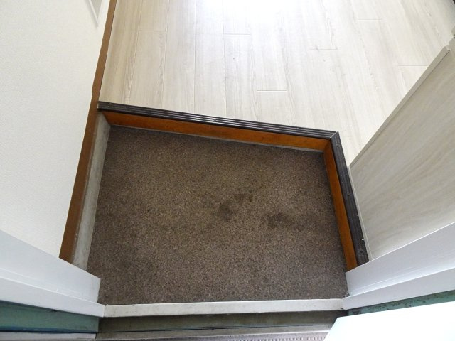 熊本市中央区弥生町のアパートの玄関