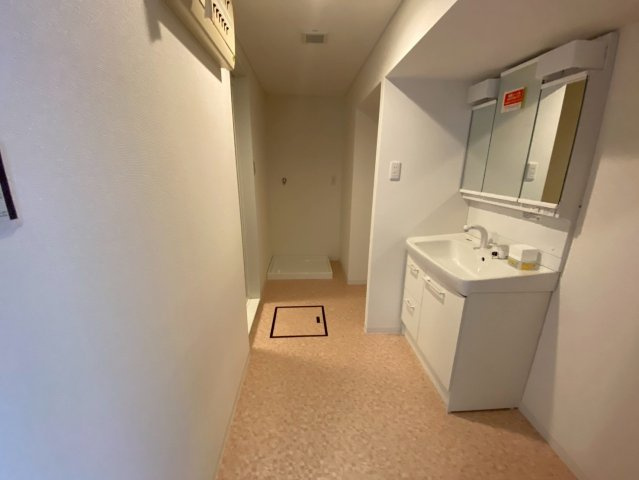 スペクトル尾張瀬戸のランドリースペース|洗面スペースもゆったりしております。