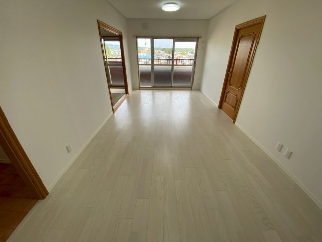 スペクトル尾張瀬戸の内装|明るいLDKです。