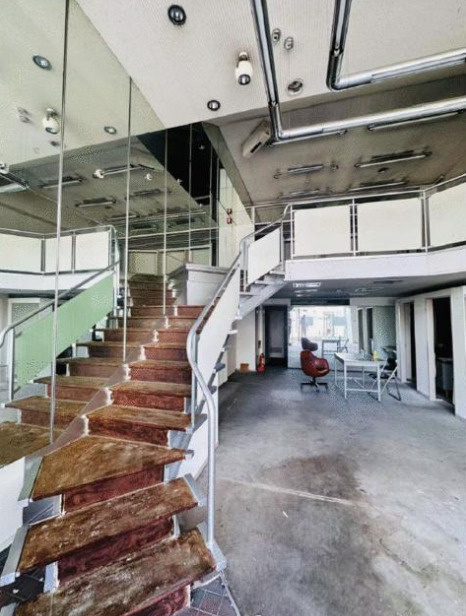 木更津市東中央１丁目のビル