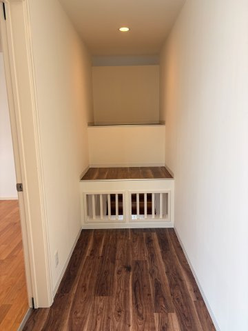 宝塚市宝梅１丁目　戸建の収納|階段上収納