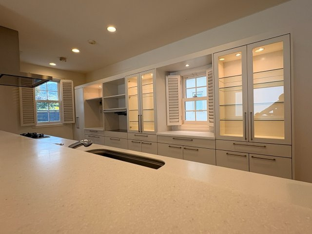 宝塚市宝梅１丁目　戸建のキッチン|使いやすいキッチン収納です