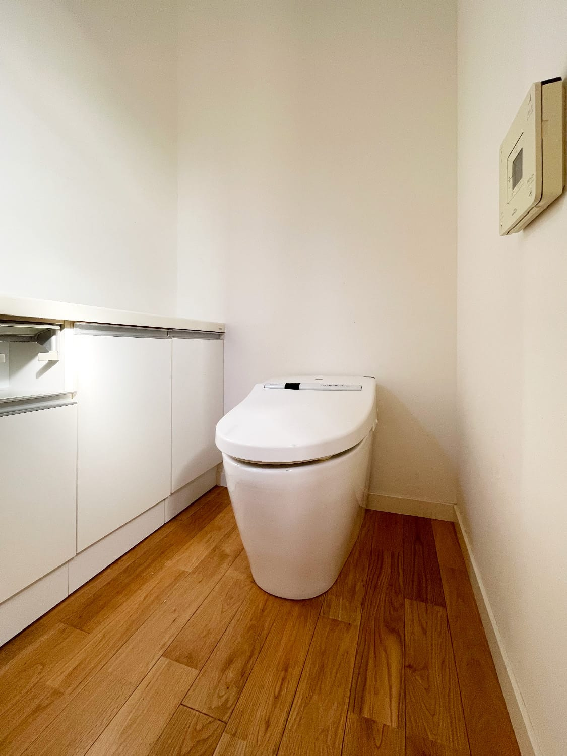 宝塚市宝梅１丁目　戸建のトイレ|落ち着いたトイレです