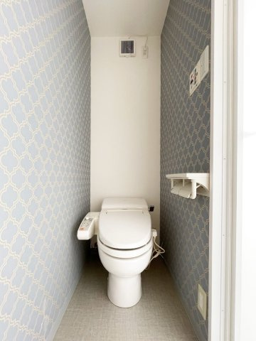 宝塚市宝梅１丁目　戸建のトイレ|清潔感のあるトイレです